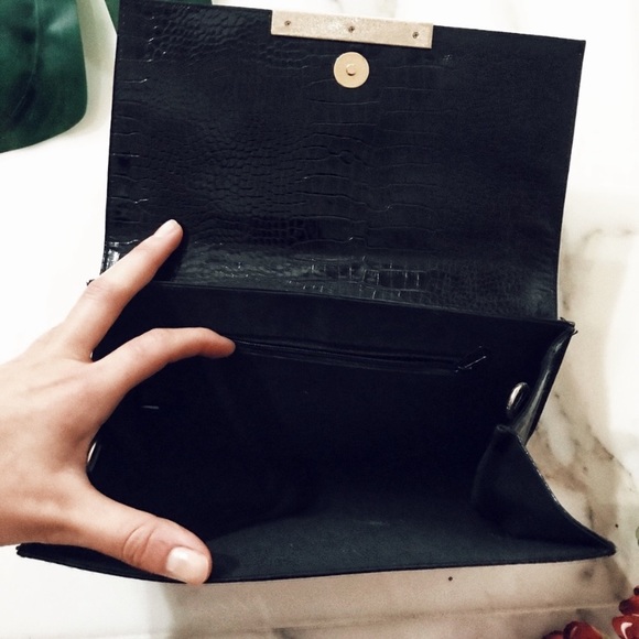 BRAND NEW Banana Republic Snakeskin Clutch - Picture 4 of 5